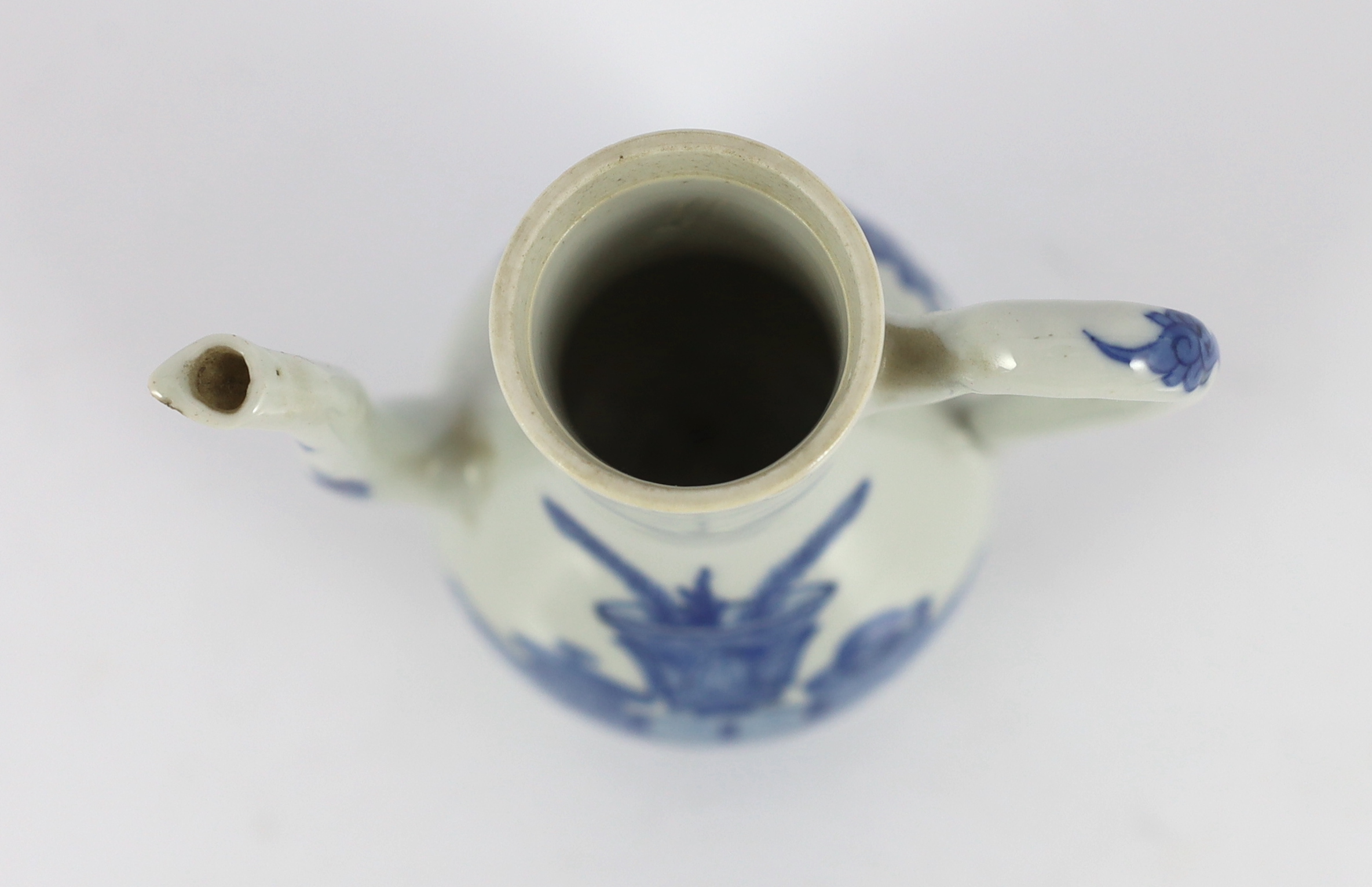 A Chinese blue and white wine ewer and cover, Kangxi period